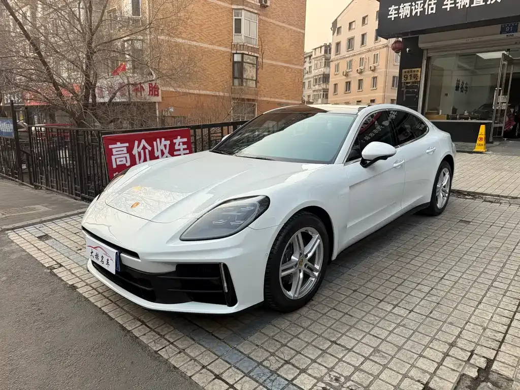 Porsche Panamera — фото 1