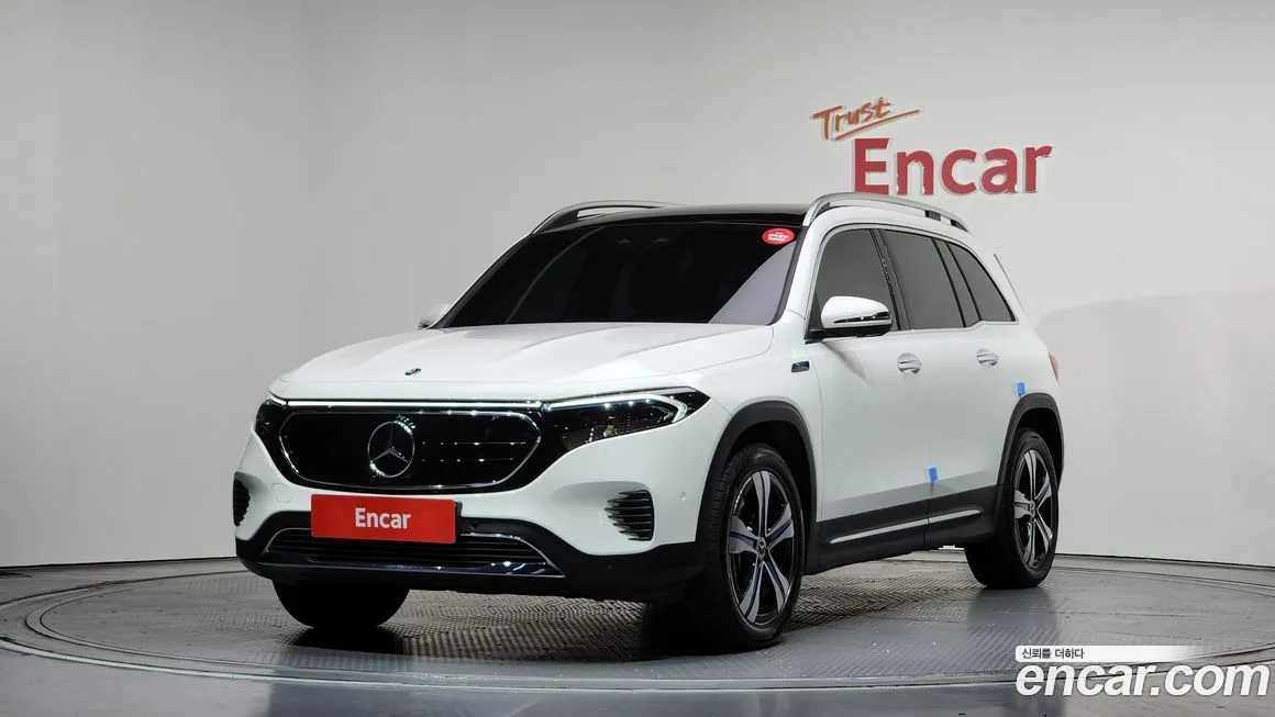 Mercedes-Benz EQB — фото 1