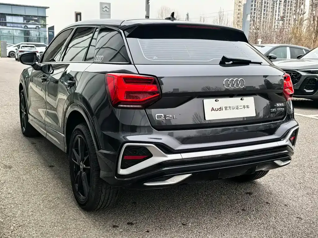Audi Q2L — фото 10