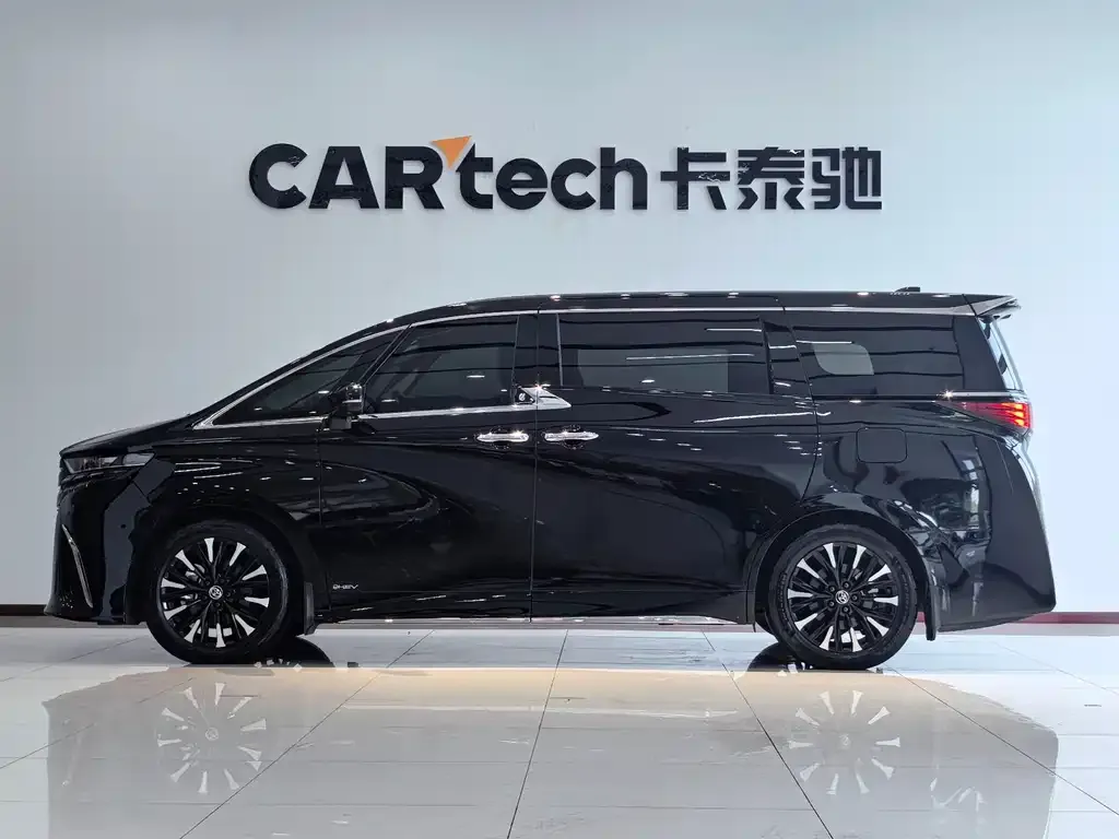 Toyota Alphard — фото 10