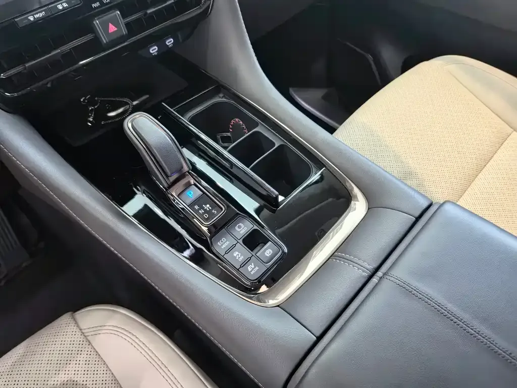 Toyota Alphard — фото 9