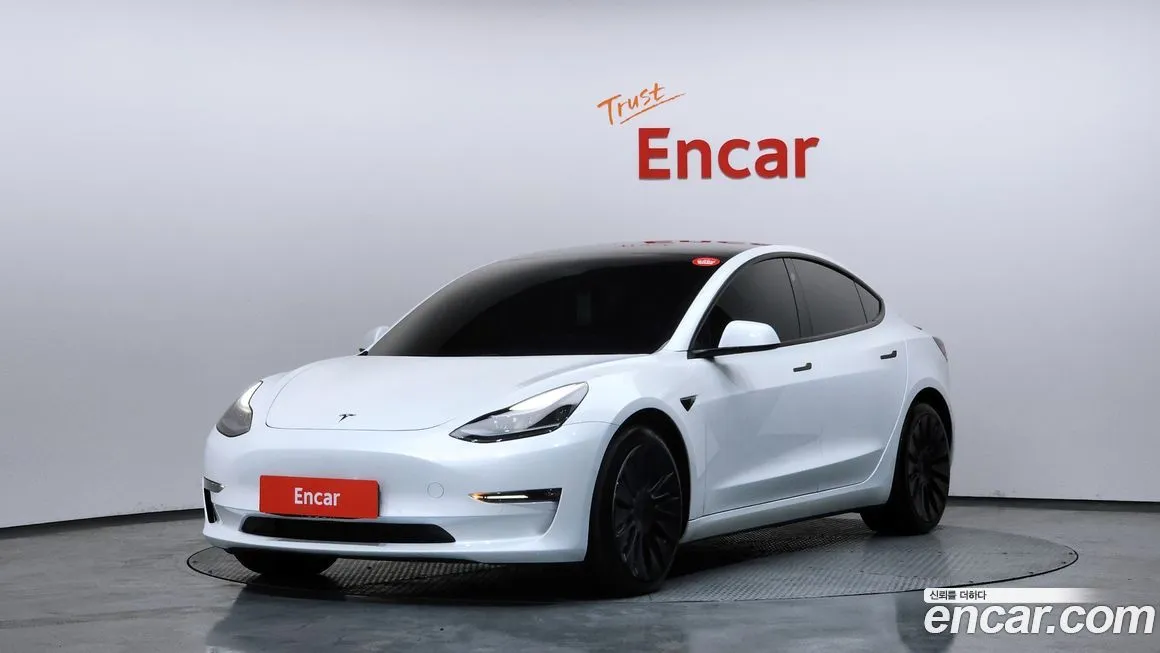 Tesla Model 3 — фото 1