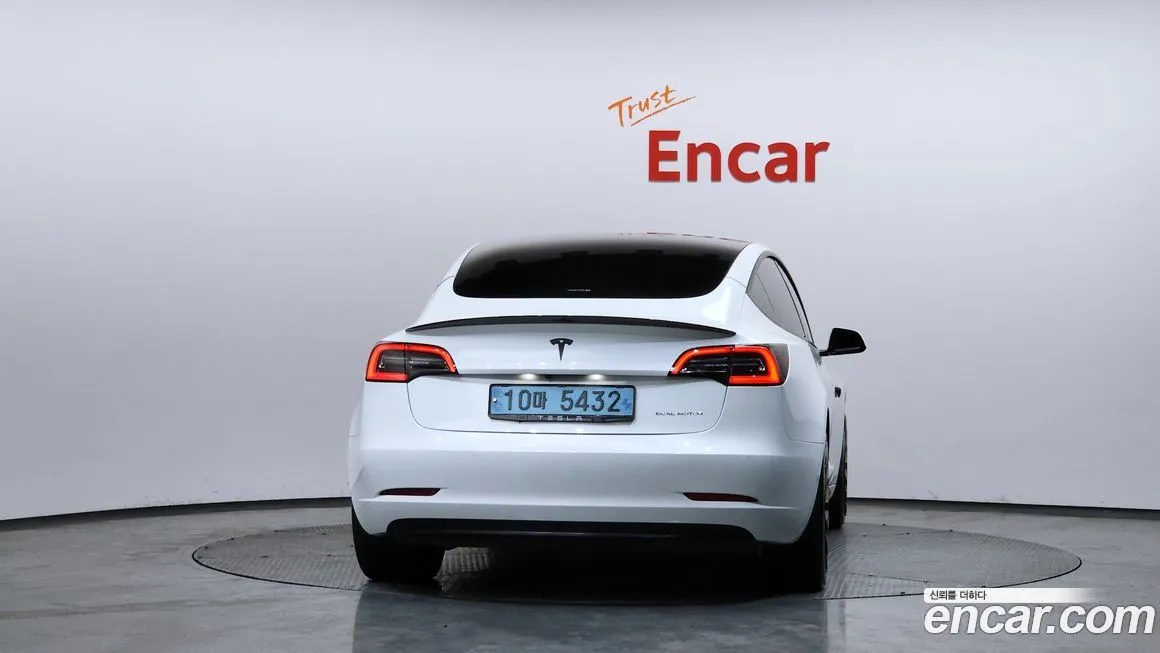 Tesla Model 3 — фото 4