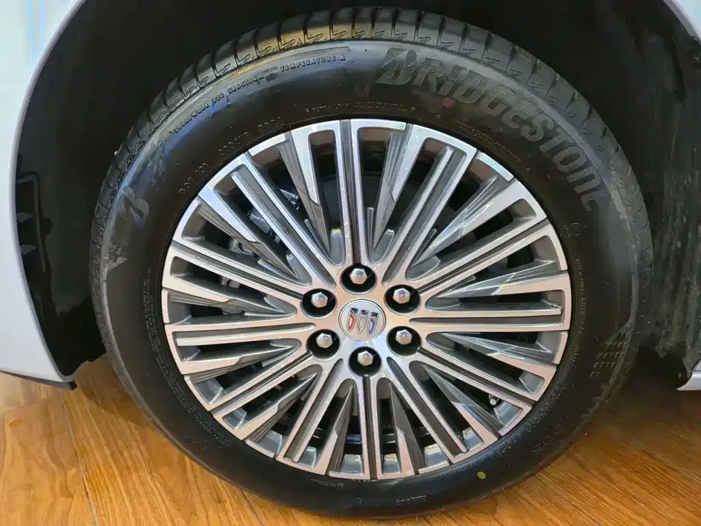 Buick GL8 Hybrid — фото 2