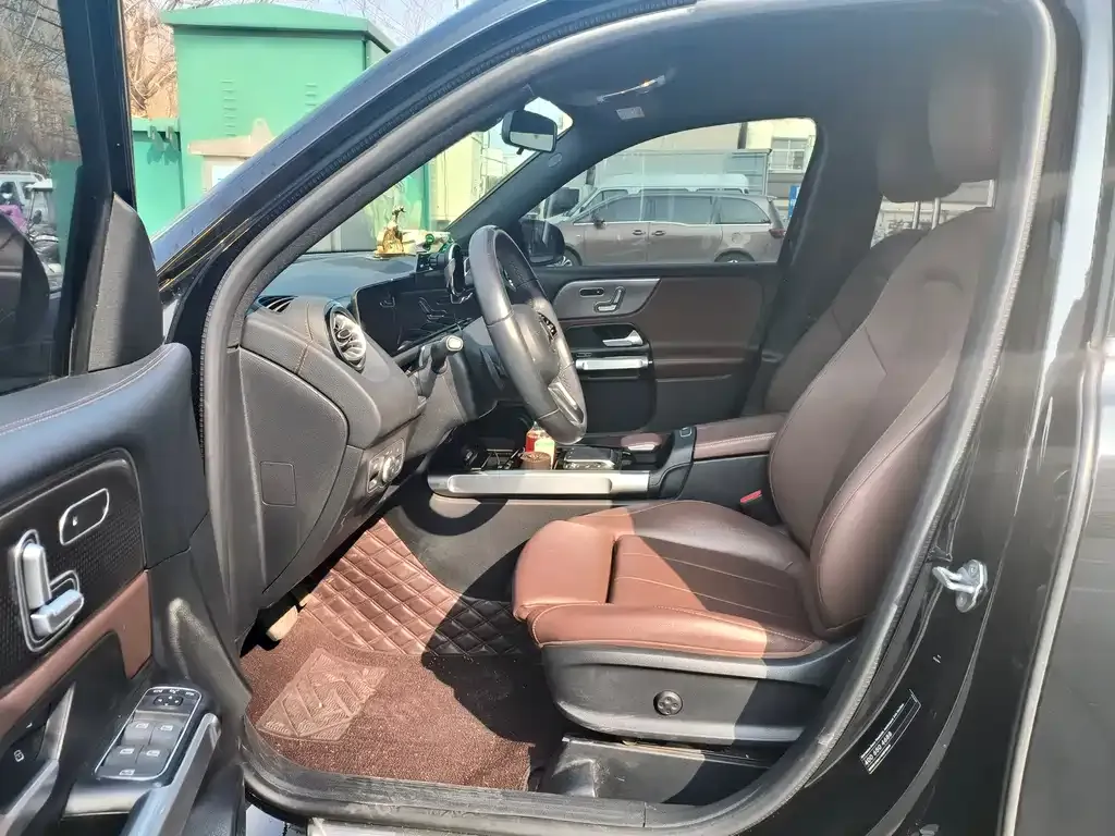 Mercedes-Benz GLB — фото 7