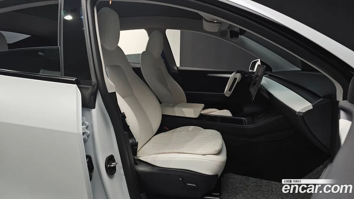 Tesla Model Y — фото 10