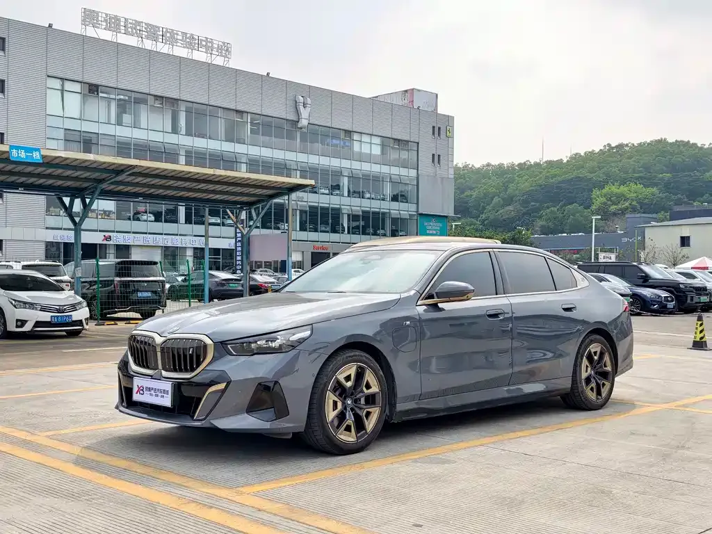 BMW i5 — фото 1