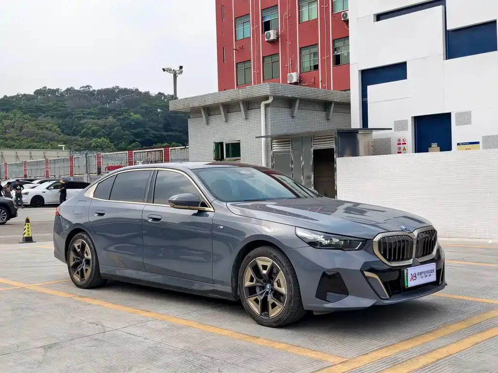 BMW i5 — фото 8