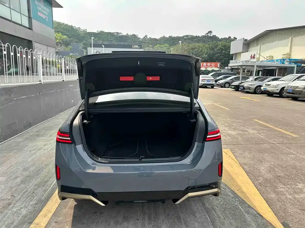 BMW i5 — фото 7
