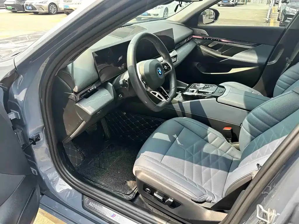 BMW i5 — фото 6