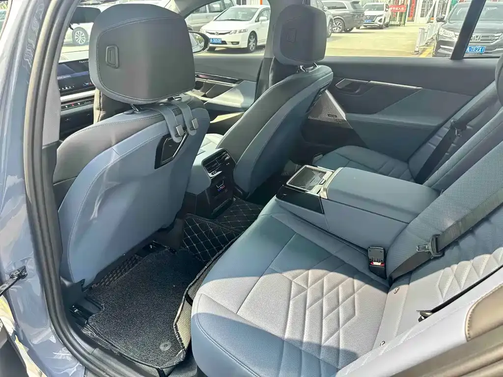 BMW i5 — фото 10