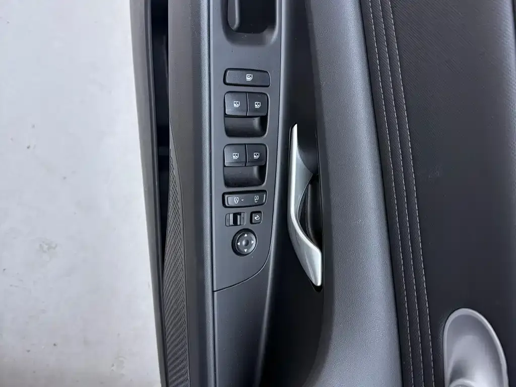 Hyundai Elantra — фото 4