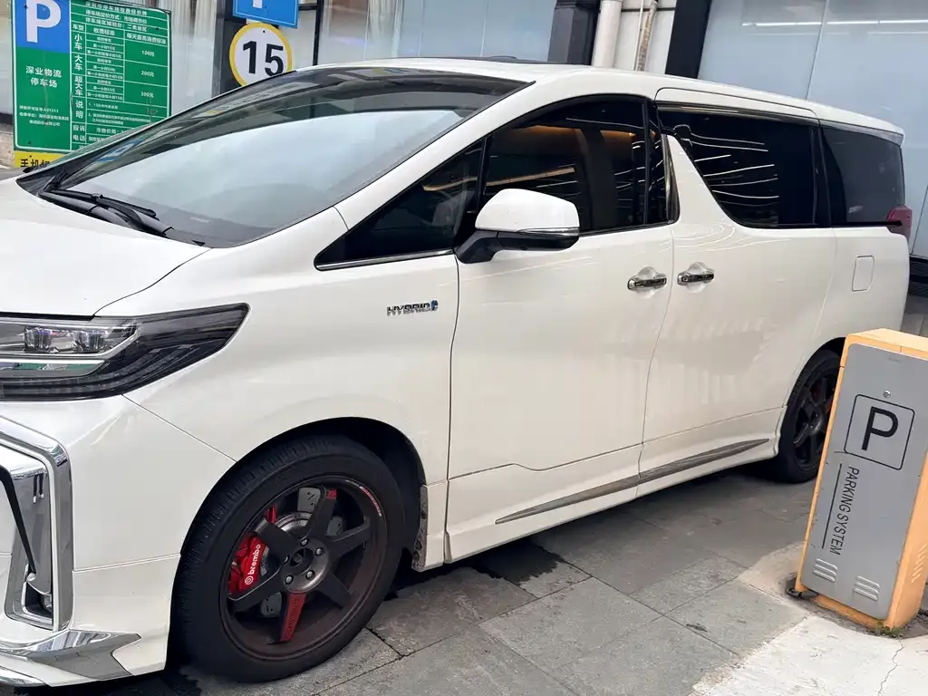 Toyota Alphard — фото 7