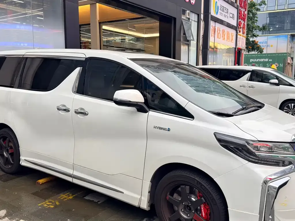 Toyota Alphard — фото 6