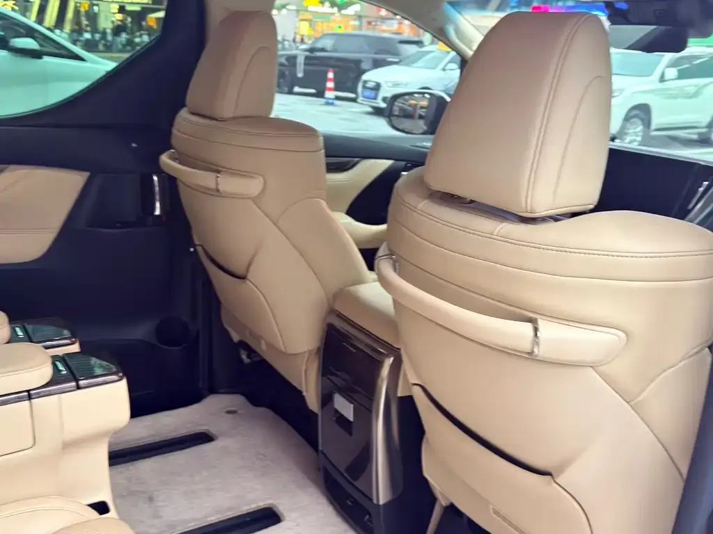 Toyota Alphard — фото 3
