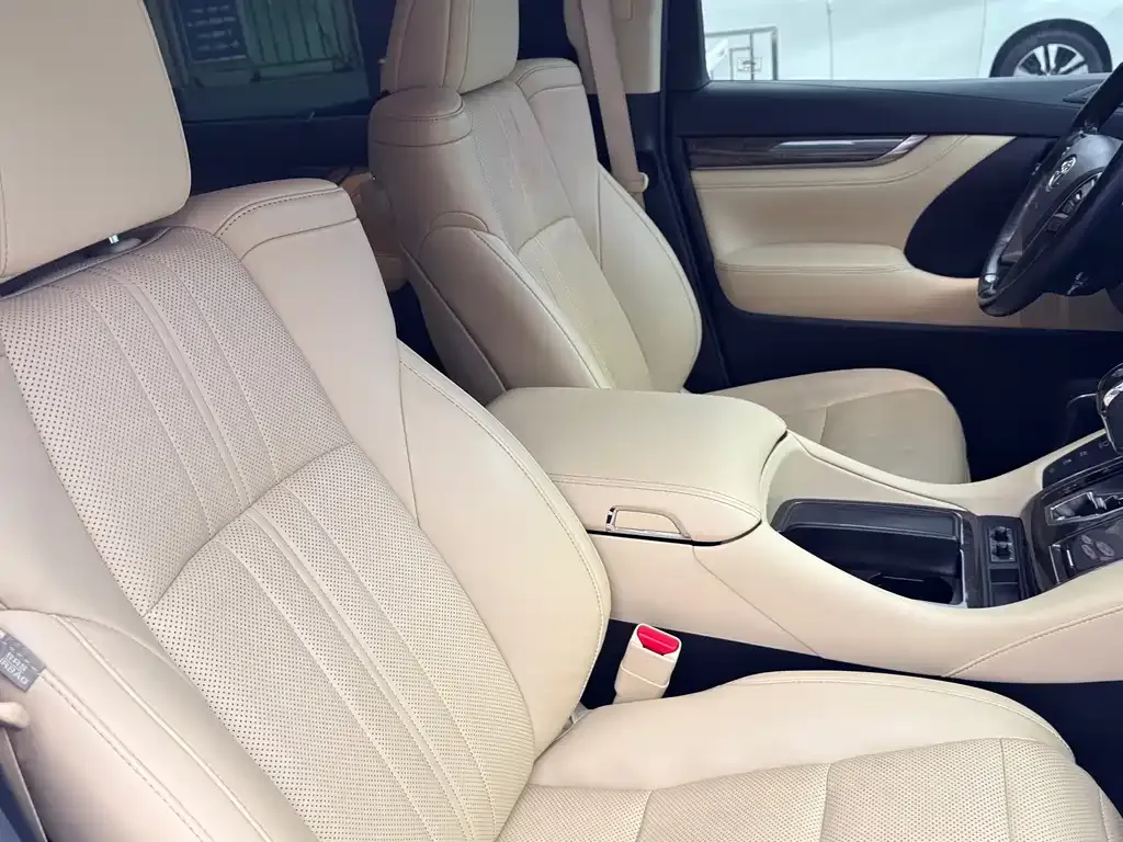 Toyota Alphard — фото 4