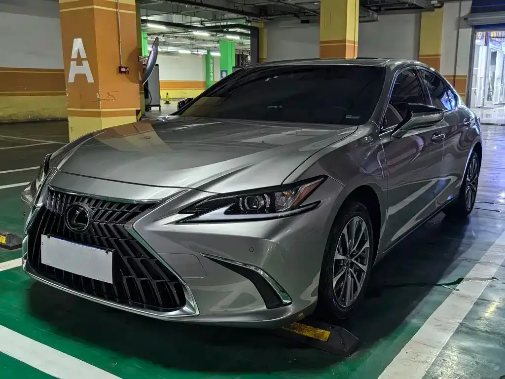 Lexus ES — фото 1