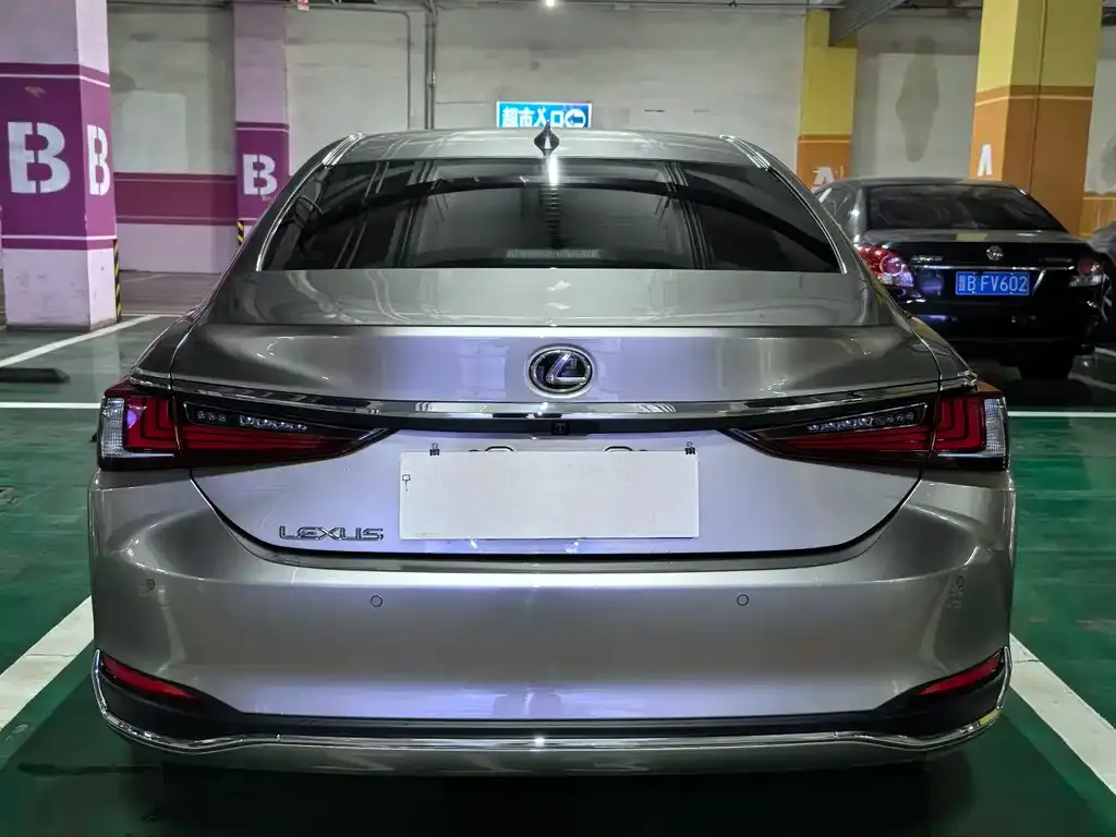 Lexus ES — фото 7