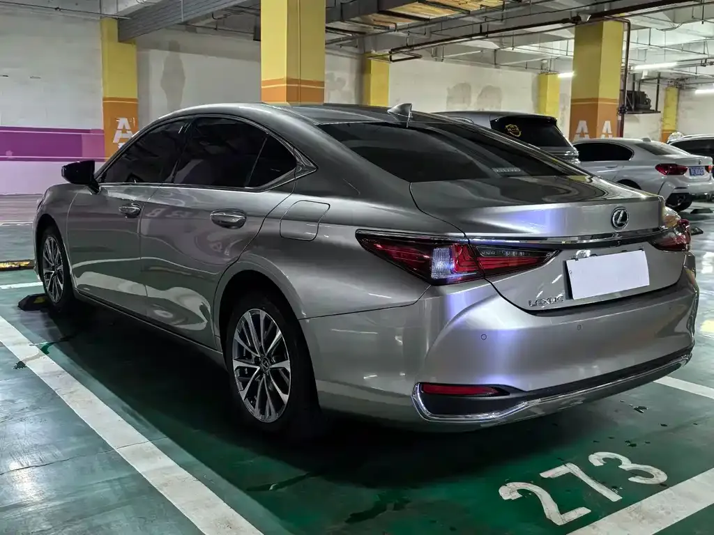 Lexus ES — фото 5