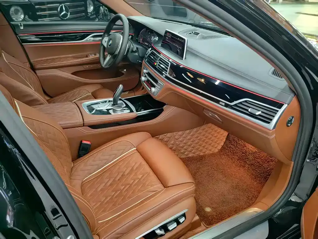 BMW 7 Series — фото 10