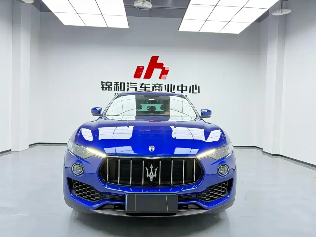 Maserati Levante — фото 1