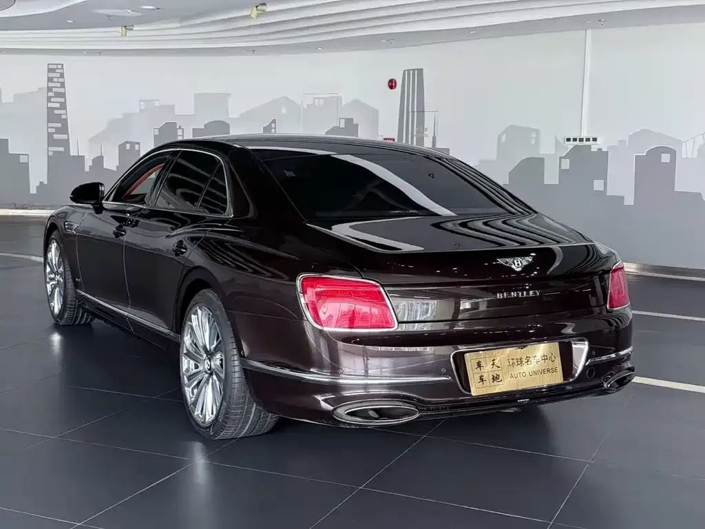 Bentley Flying Spur — фото 3