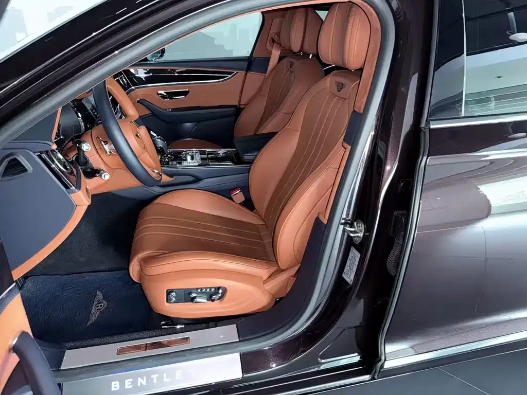 Bentley Flying Spur — фото 10