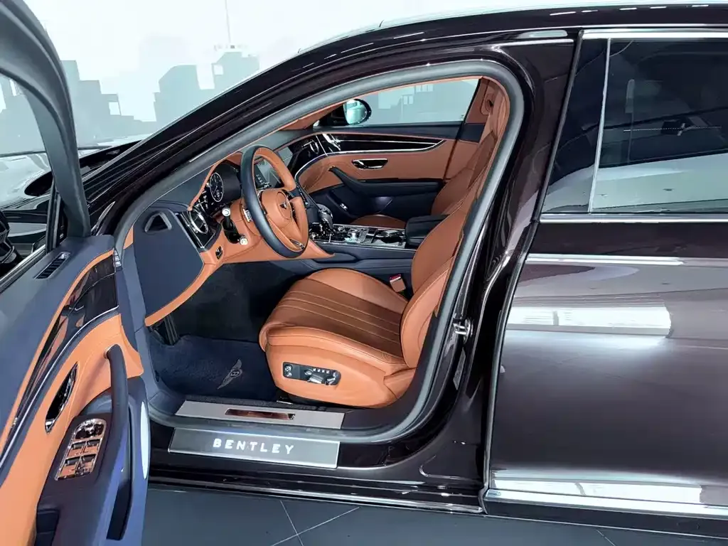 Bentley Flying Spur — фото 9