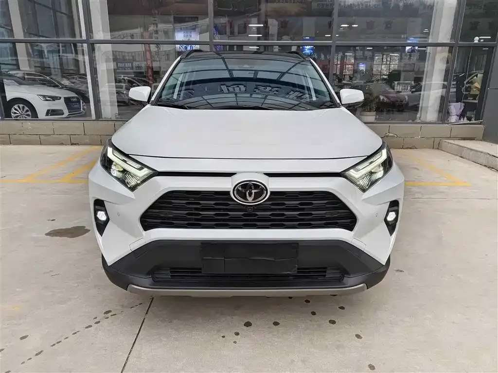 Toyota RAV4 — фото 1