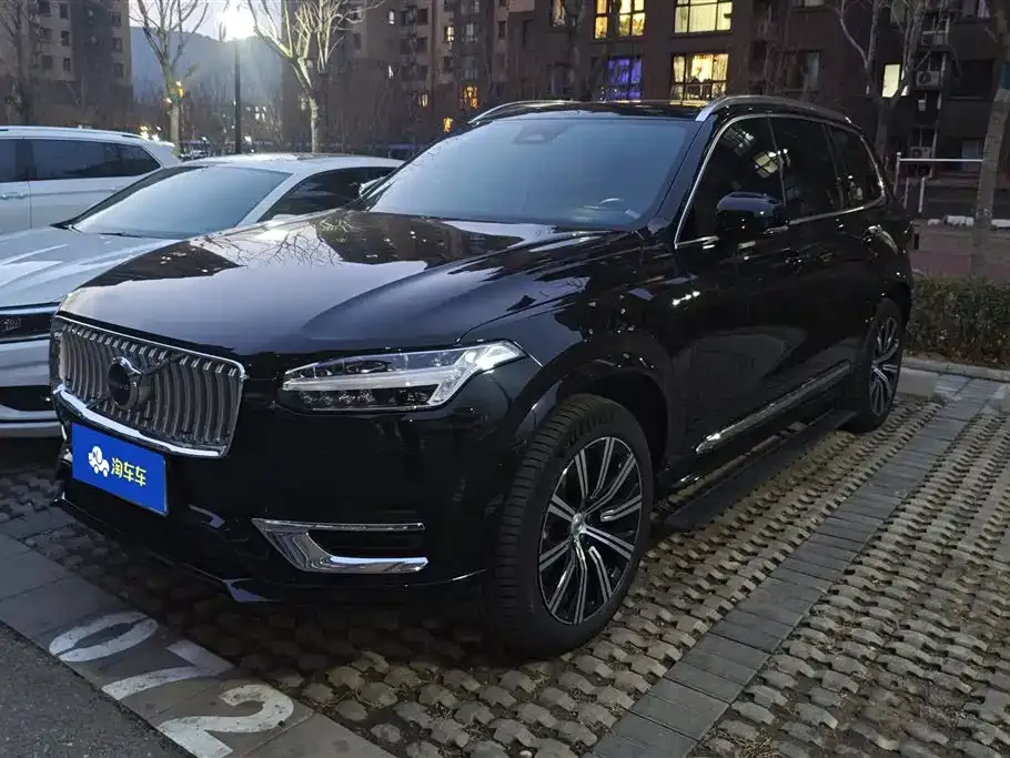 Volvo XC90 — фото 1
