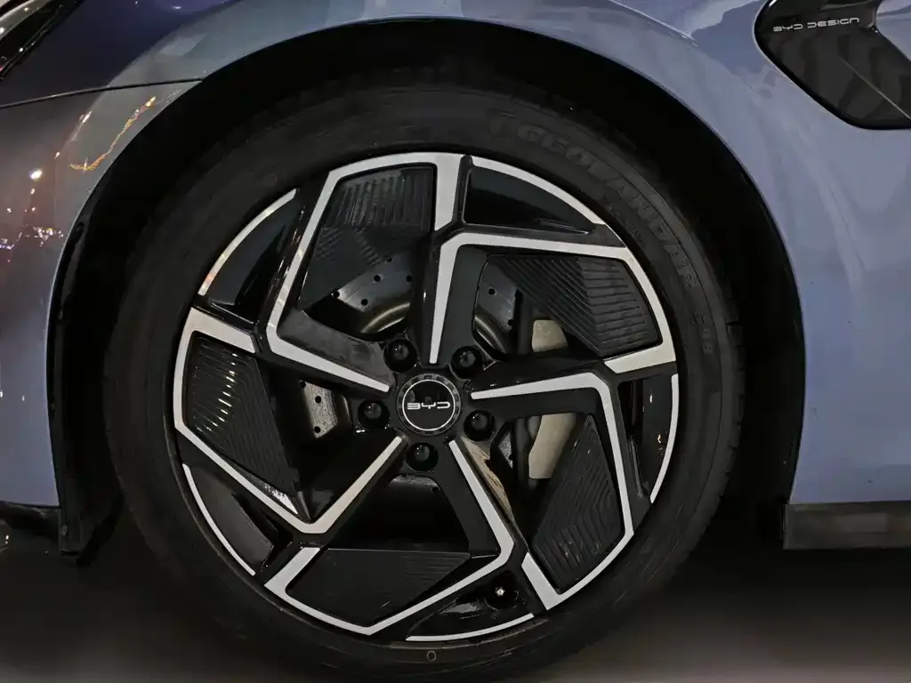 BYD Seal — фото 2