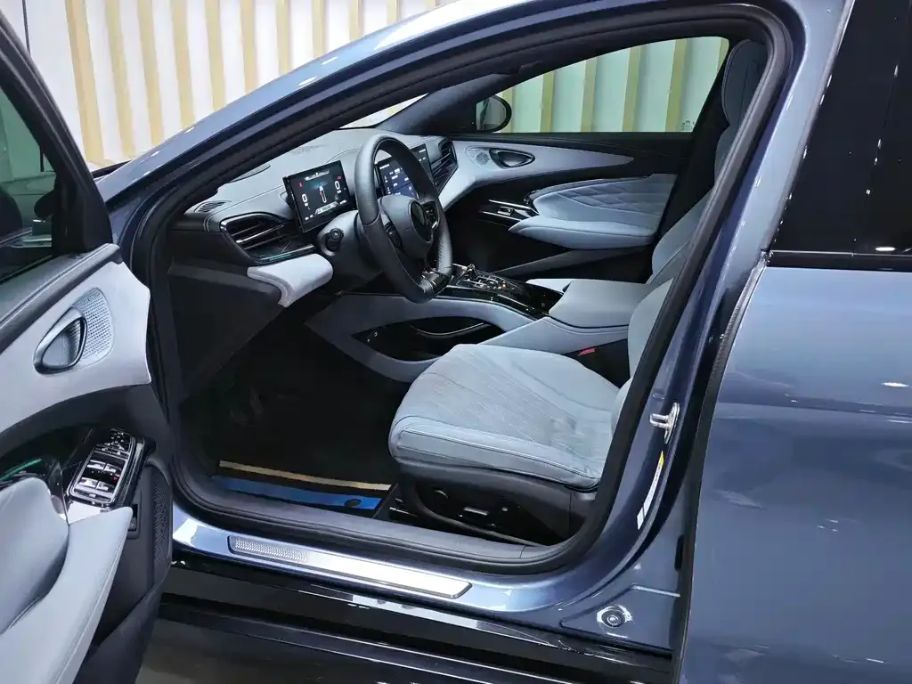 BYD Seal — фото 8
