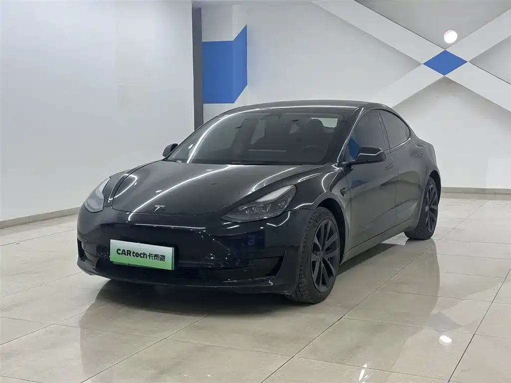 Tesla Model 3 — фото 1