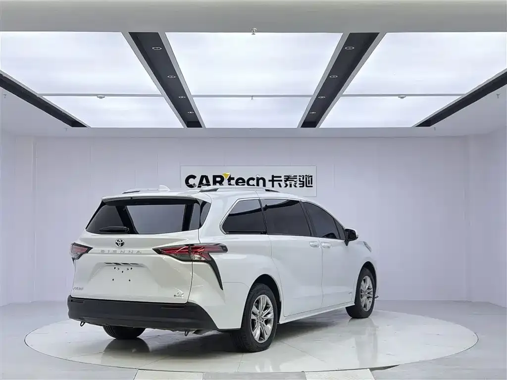 Toyota Sienna — фото 9