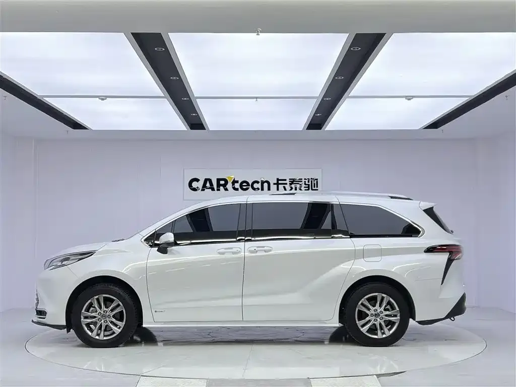Toyota Sienna — фото 10