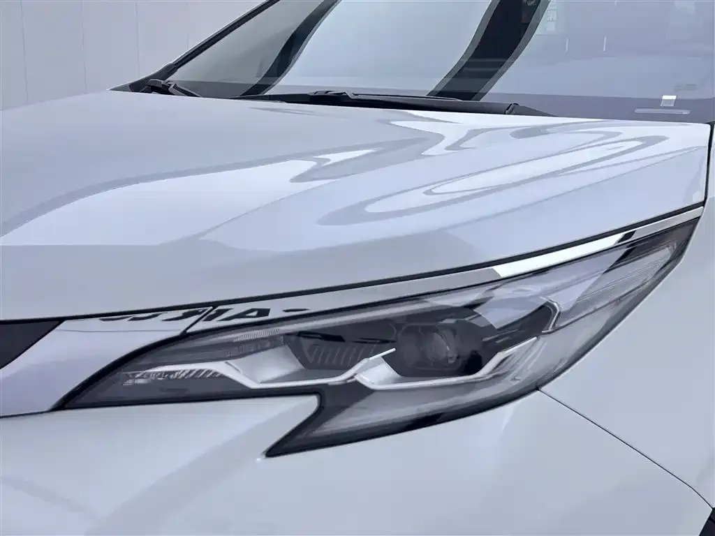 Toyota Sienna — фото 4