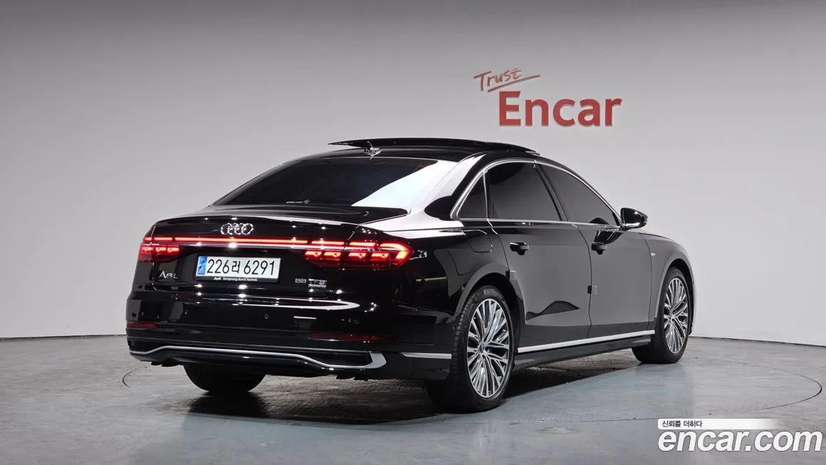 Audi A8 — фото 3