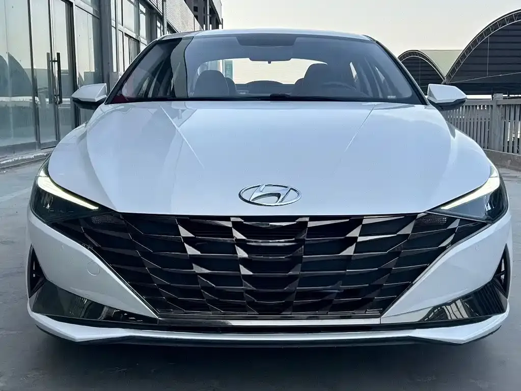 Hyundai Elantra — фото 9