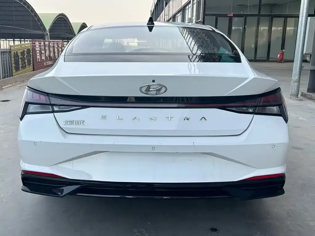 Hyundai Elantra — фото 4