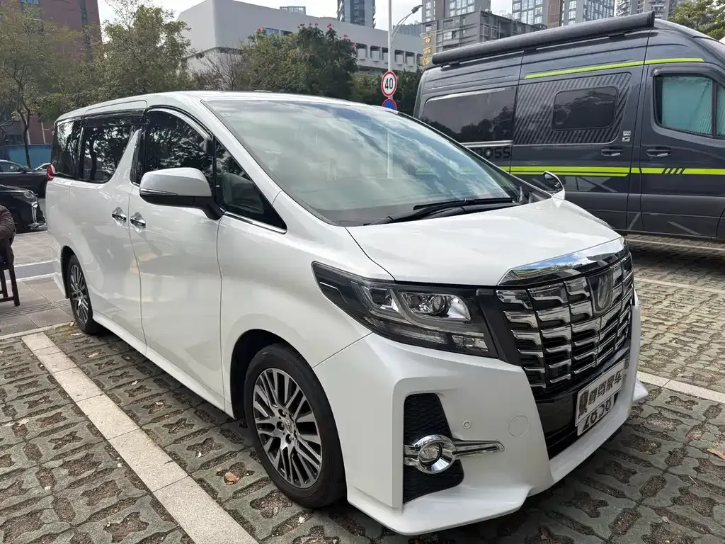 Toyota Alphard — фото 4