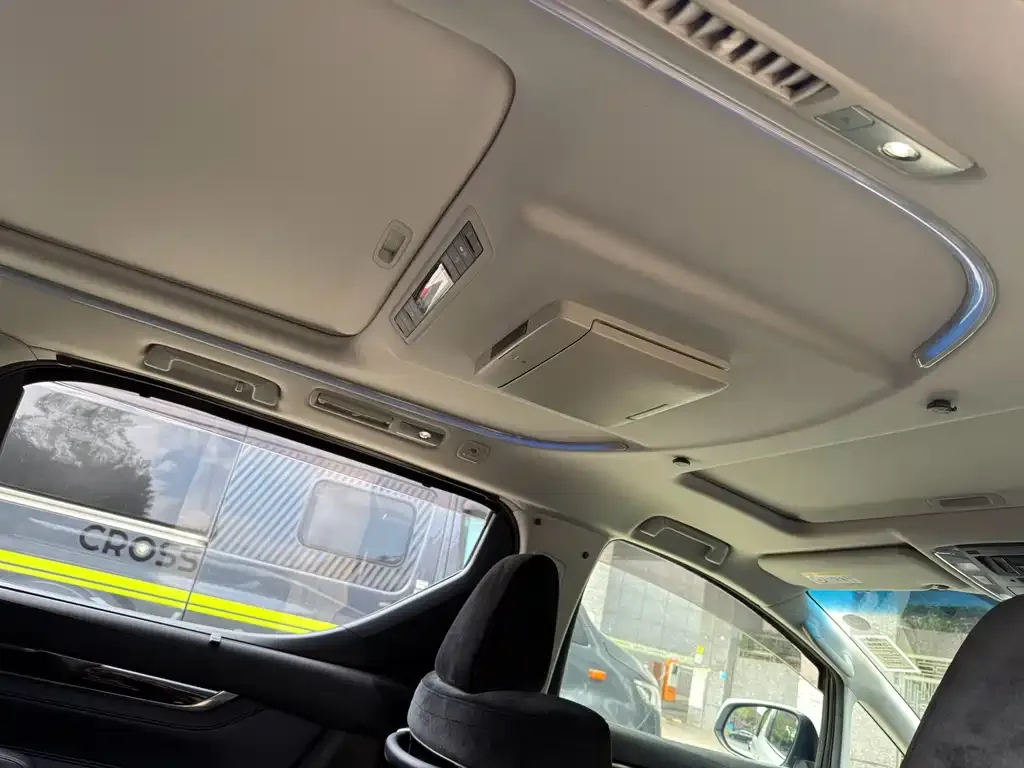 Toyota Alphard — фото 3