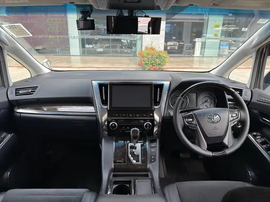 Toyota Alphard — фото 6