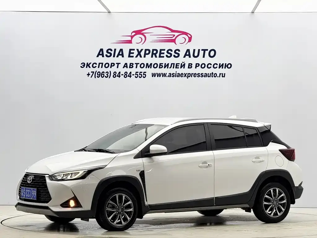 Toyota Yaris L — фото 1