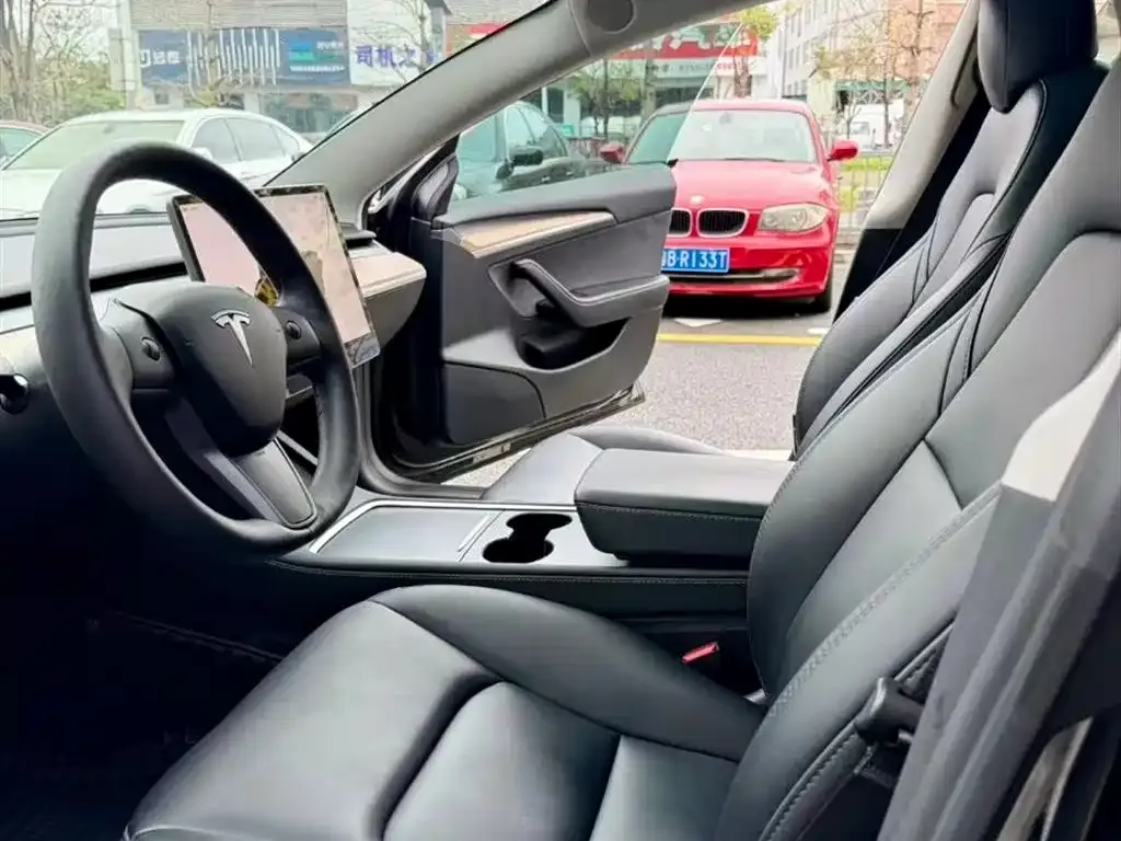 Tesla Model 3 — фото 2