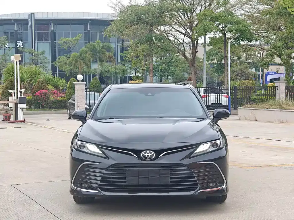 Toyota Camry — фото 6