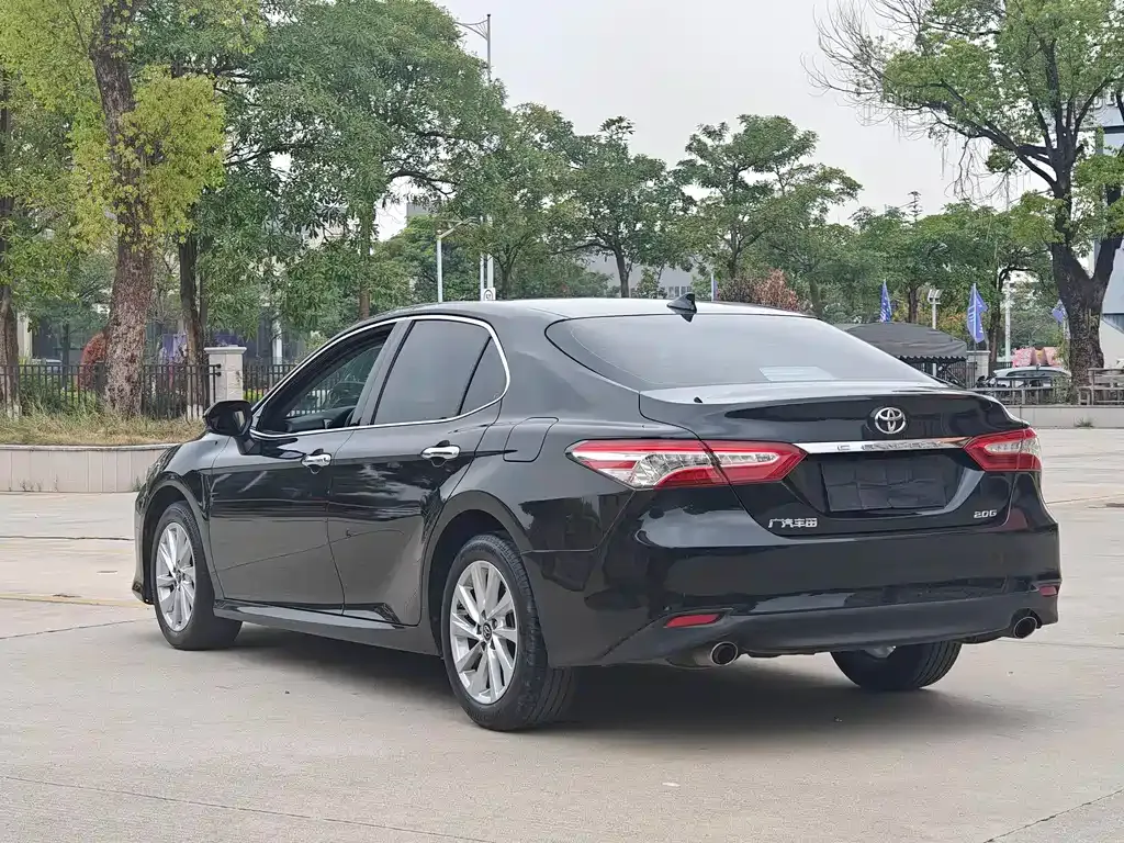 Toyota Camry — фото 10