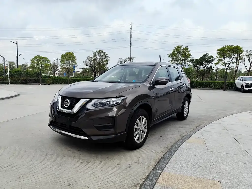 Nissan X-Trail — фото 1