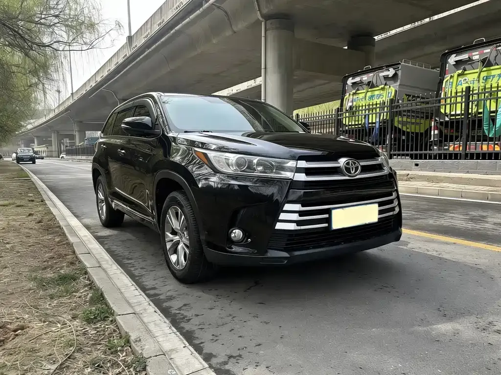 Toyota Highlander — фото 3