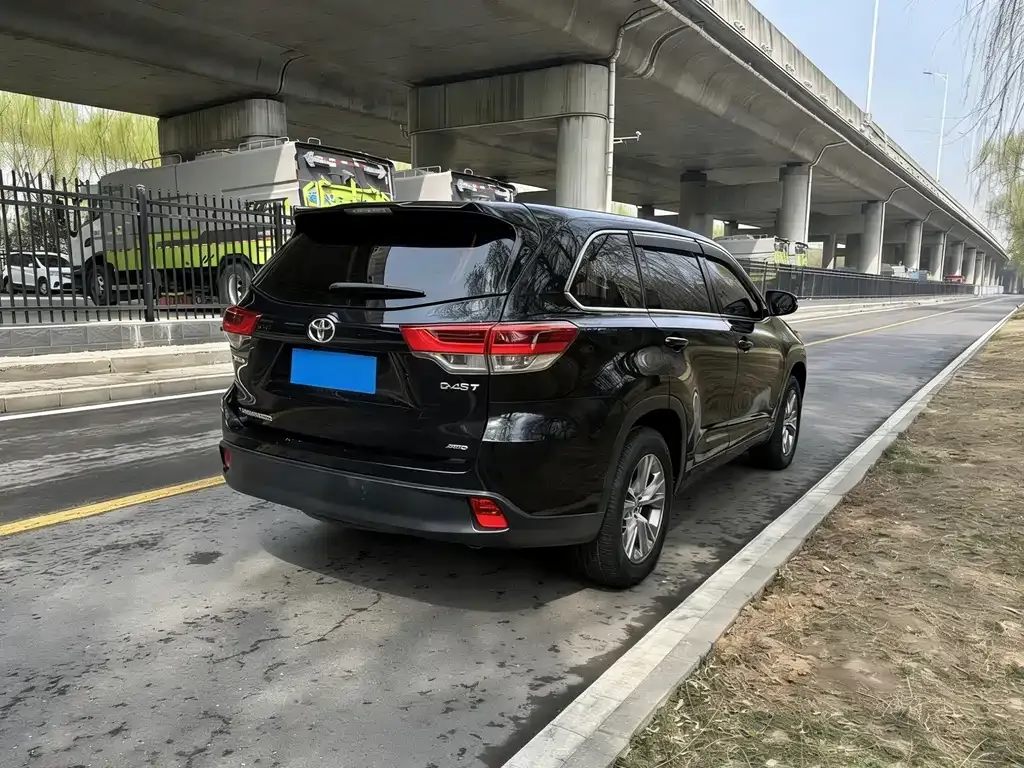 Toyota Highlander — фото 4
