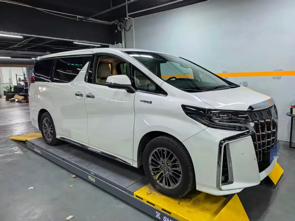 Toyota Alphard — фото 5